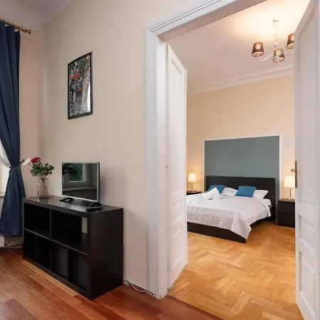 Grand With Panoramic View Διαμέρισμα *